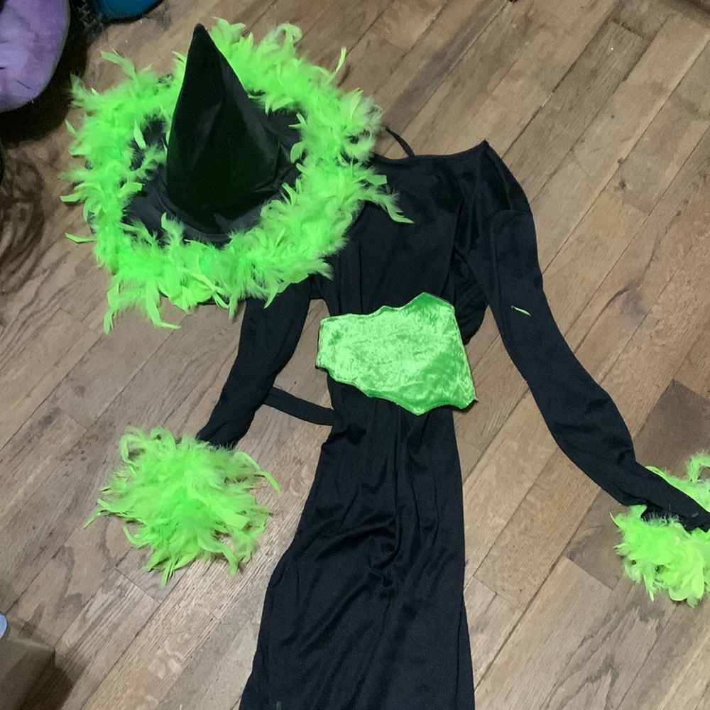 Witch costume. AR